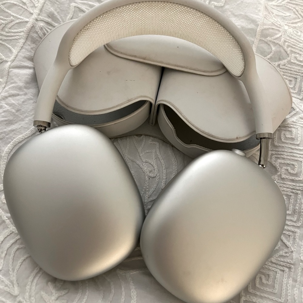 Apple Airpod Max with Case!